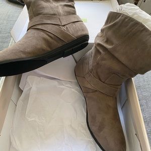 Women’s ankle boots, great with jeans.